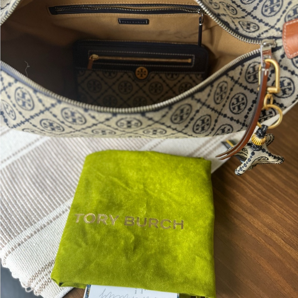 sold- Tory Burch T Monogram Jacquard Balloon Bag w/wallet & keychain - Picture 6 of 9